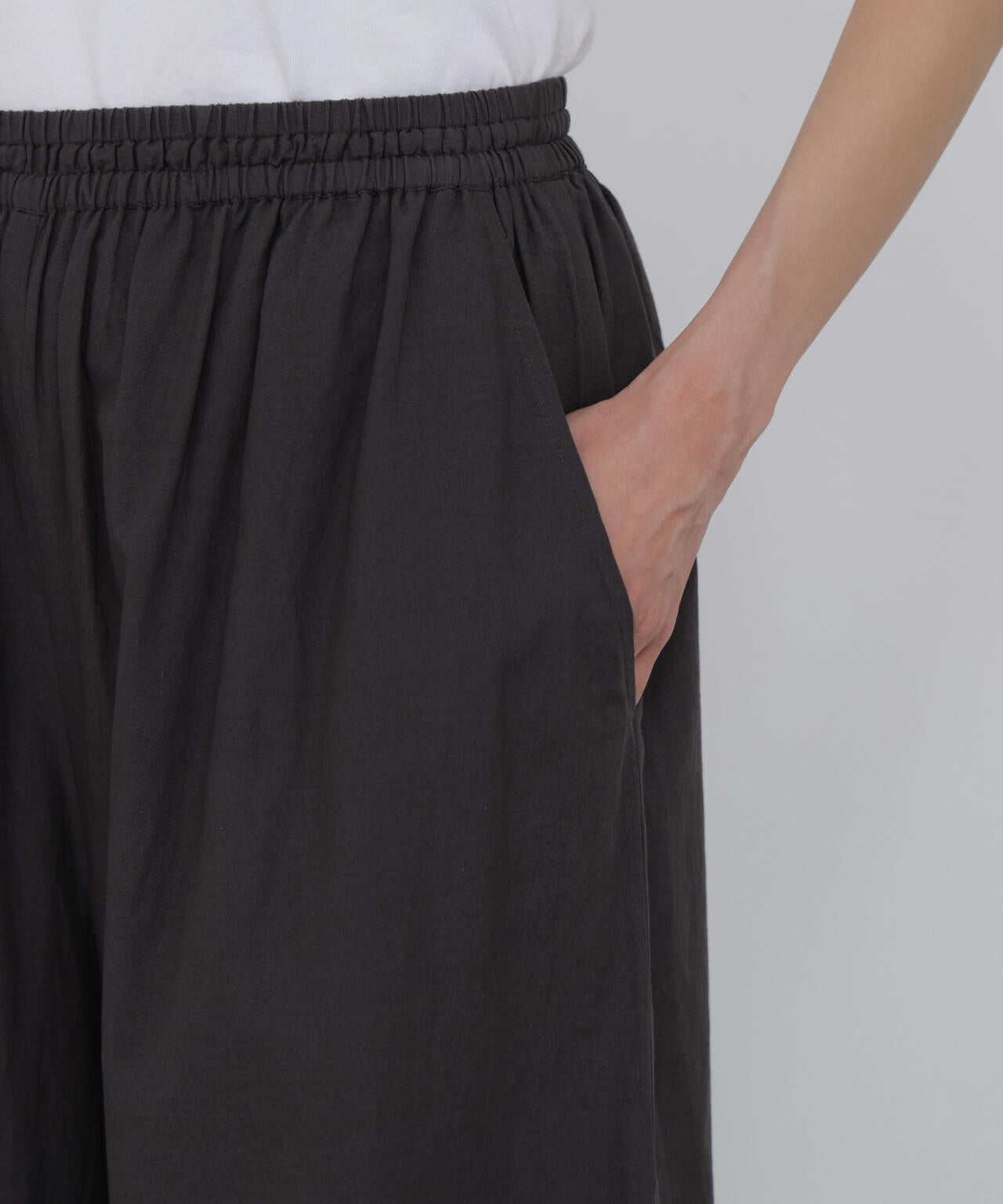 165cm/B:77cm/W:57cm/H:79cm 着用サイズ：M