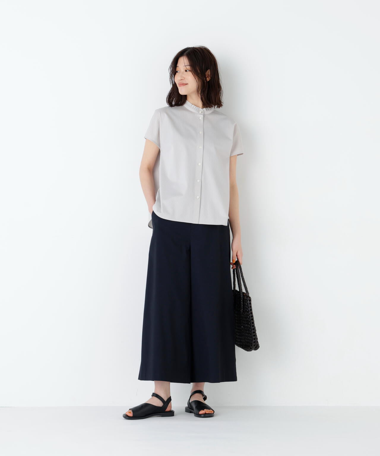 《大人気追加入荷！ / 洗える》ライトカットソースタンドフリルブラウス