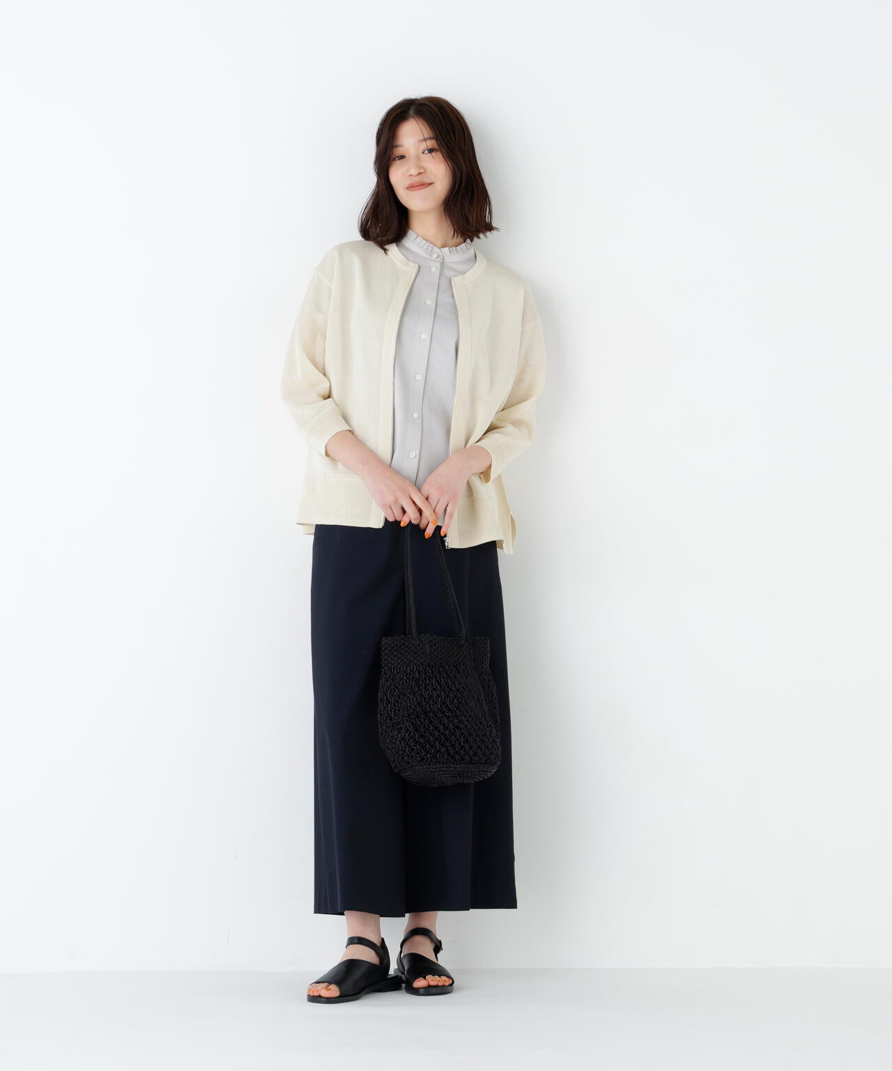 《大人気追加入荷！ / 洗える》ライトカットソースタンドフリルブラウス