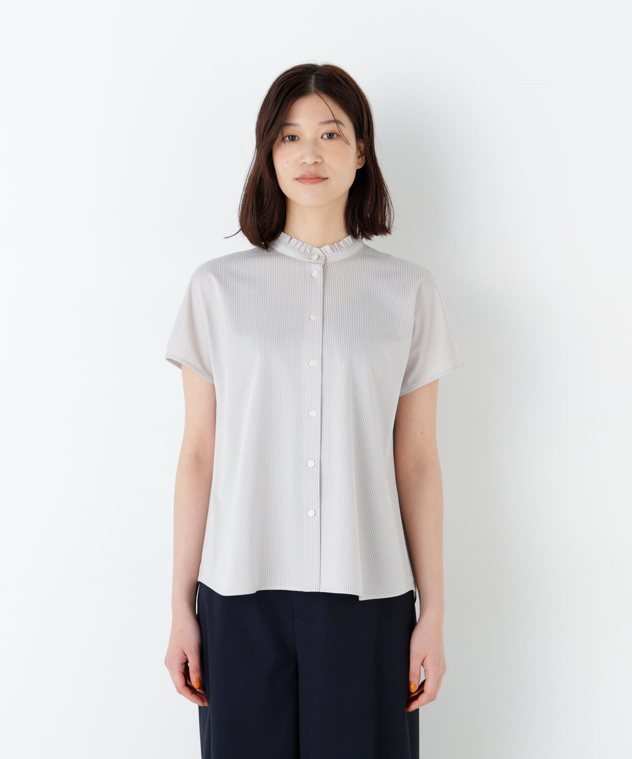 《大人気追加入荷！ / 洗える》ライトカットソースタンドフリルブラウス