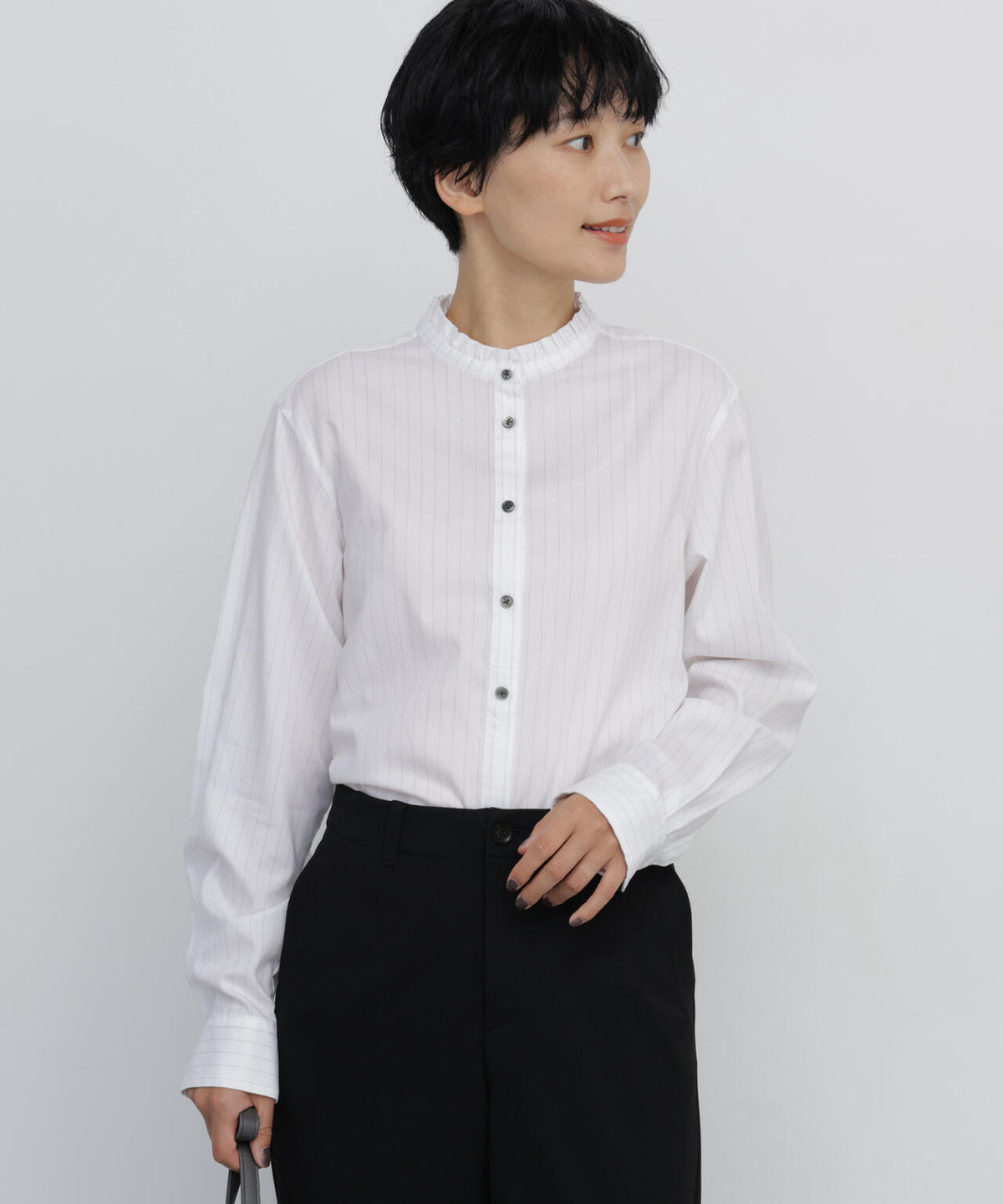《名品 / 洗える》コットンストライプ スタンドフリルブラウス