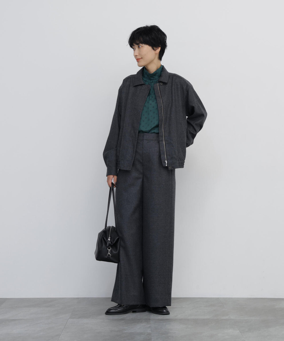 165cm/B:77cm/W:57cm/H:79cm 着用サイズ：M