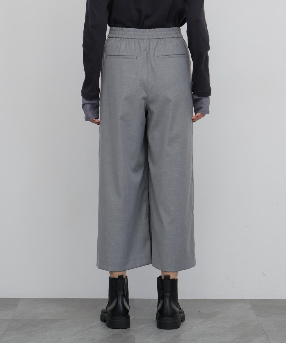 165cm/B:77cm/W:57cm/H:79cm 着用サイズ：M