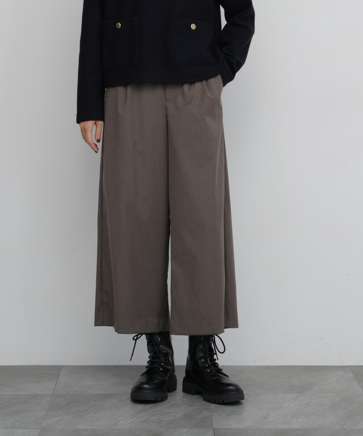 165cm/B:77cm/W:57cm/H:79cm 着用サイズ：M