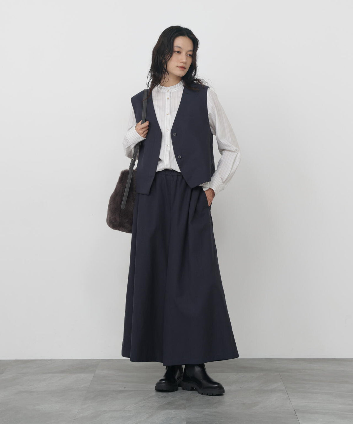 165cm/B:77cm/W:57cm/H:79cm 着用サイズ：M