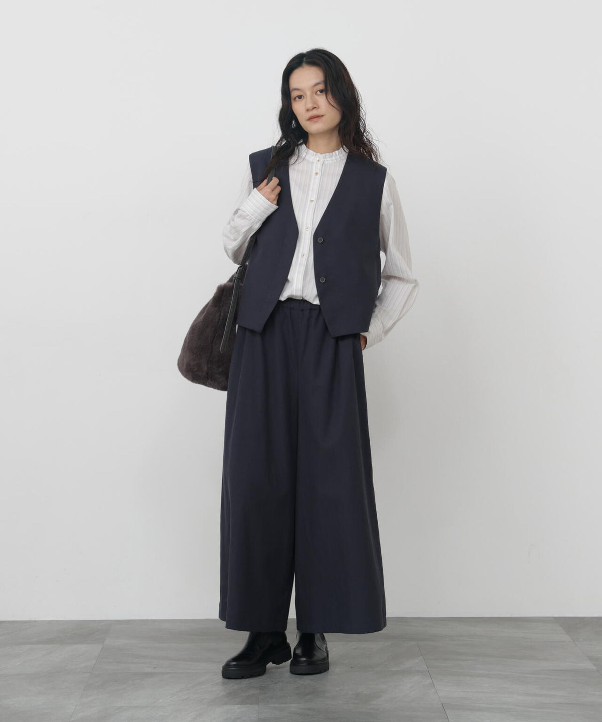 165cm/B:77cm/W:57cm/H:79cm 着用サイズ：M