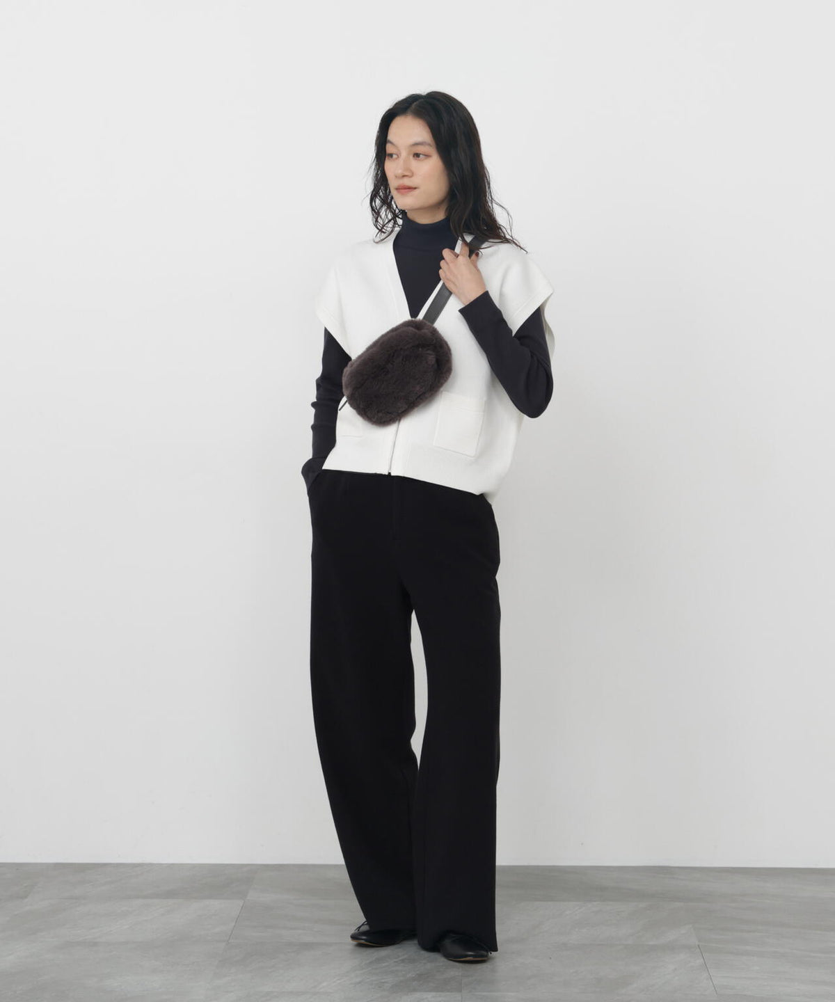 165cm/B:77cm/W:57cm/H:79cm 着用サイズ：M