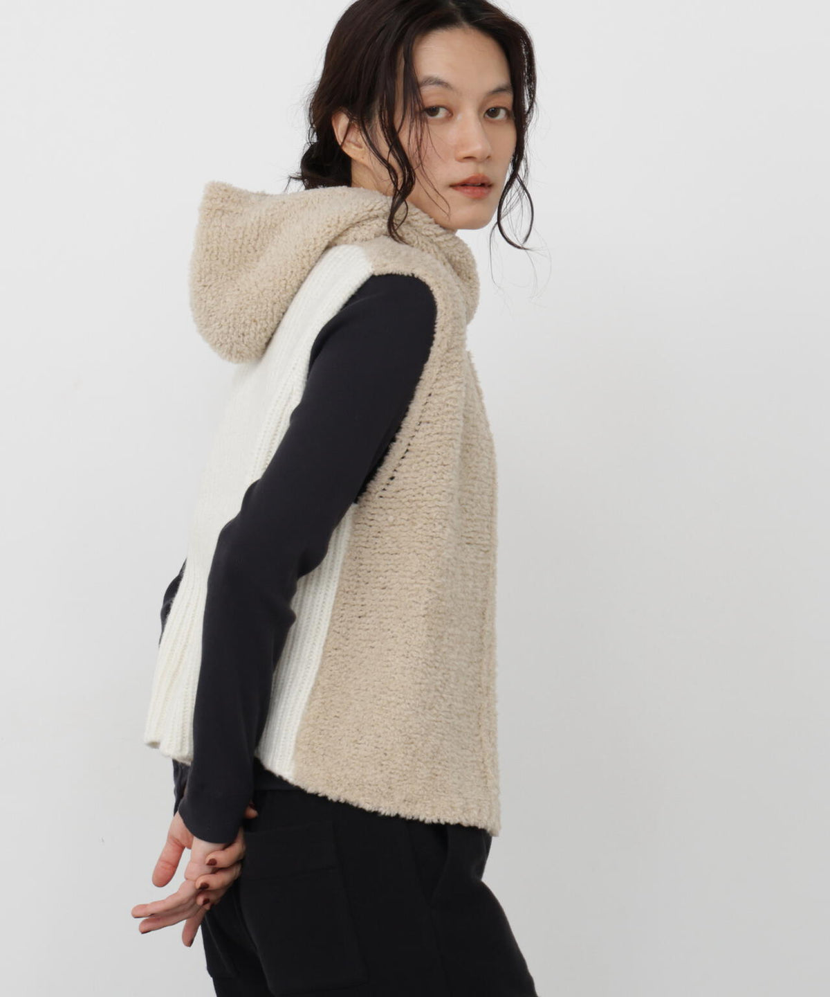 165cm/B:77cm/W:57cm/H:79cm 着用サイズ：M