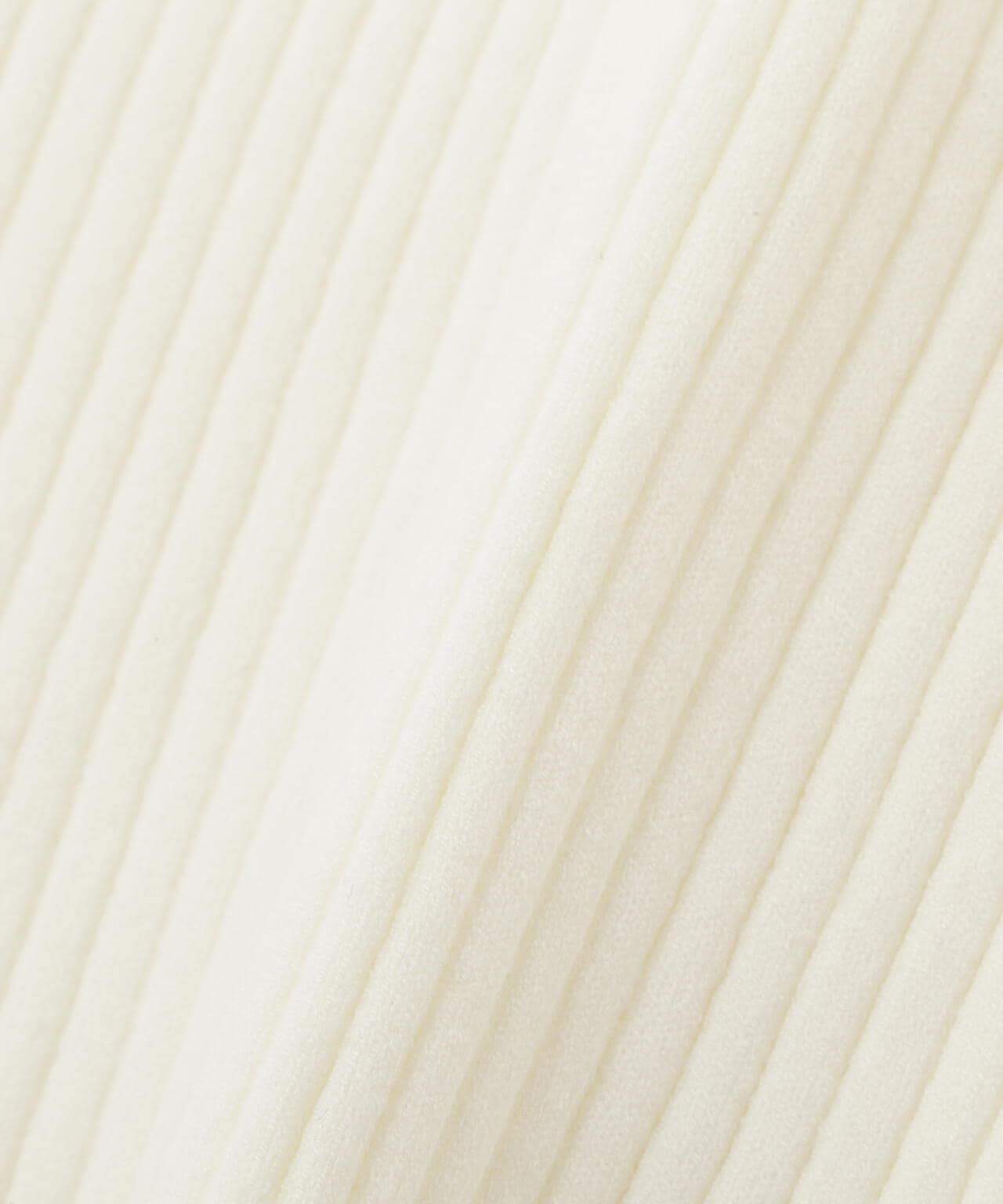 パールボタンモックネックリブニット