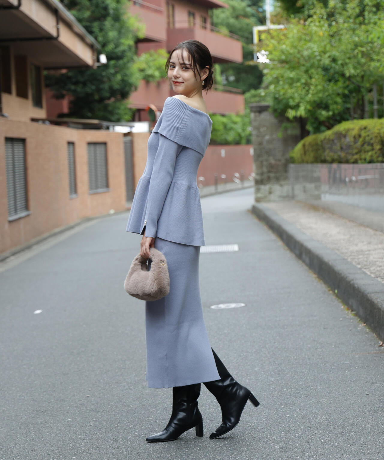 【加藤栞さん着用】オフショルペプラムニットセット