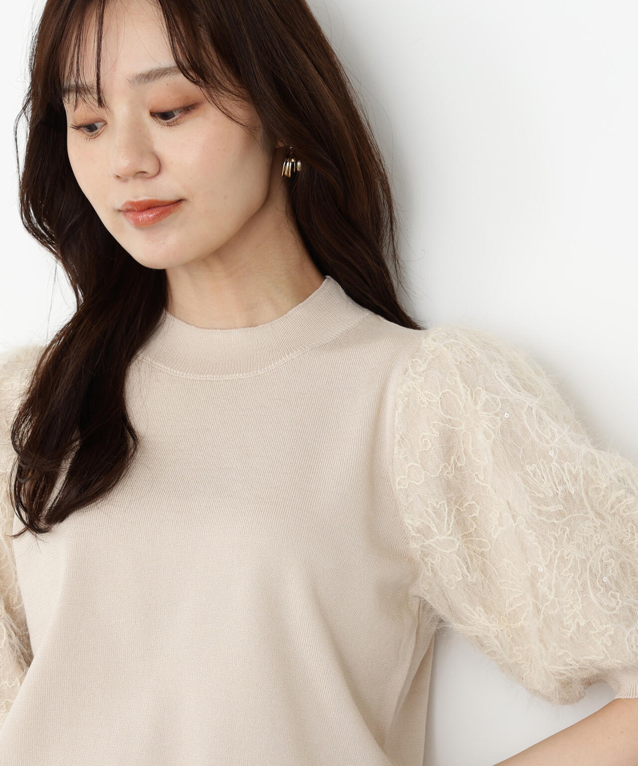 レースドッキングスリーブニット【ベージュ：official site限定】