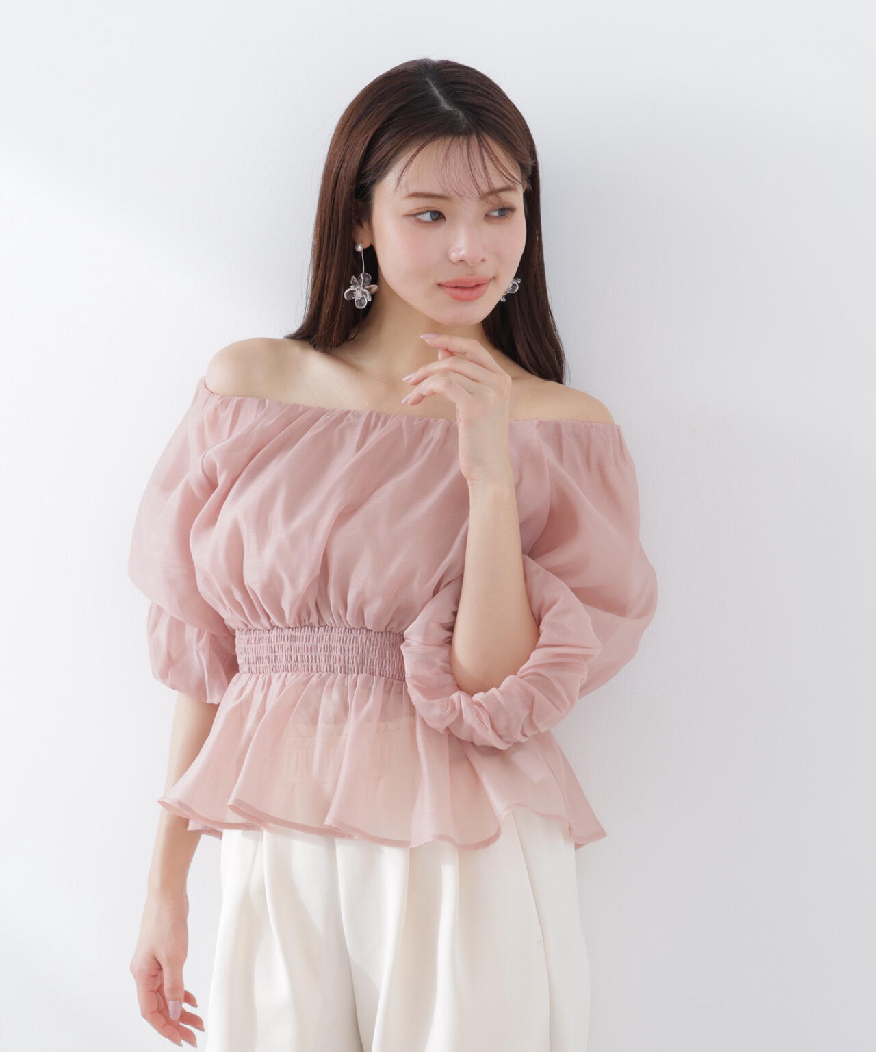 ＜加藤栞さん着用＞2wayオフショルフィッシュテールブラウス