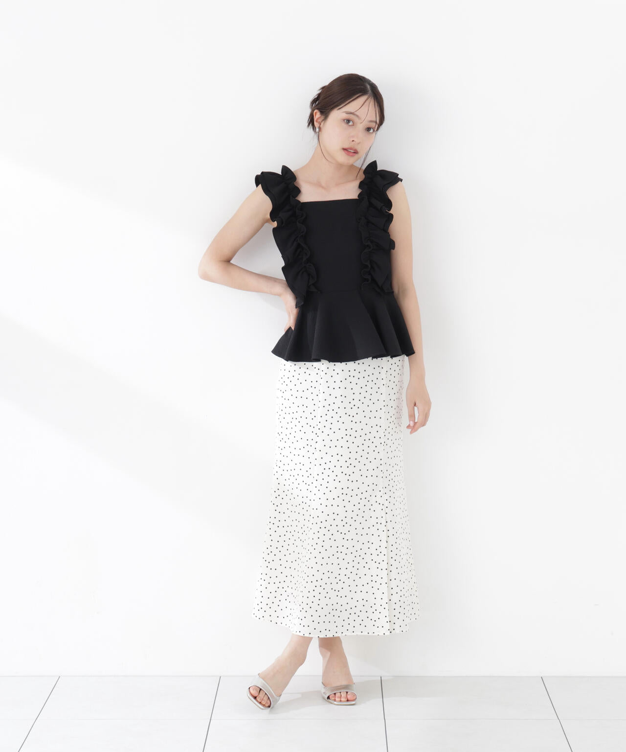 165cm B:82 W:59 H:86 S:25cm 着用サイズ：FR