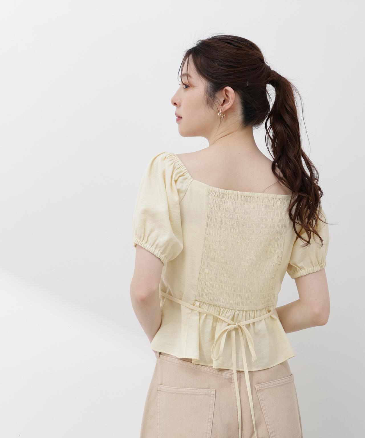 ＜加藤栞さん着用＞〈a/mie〉パフスリーブドロストブラウス
