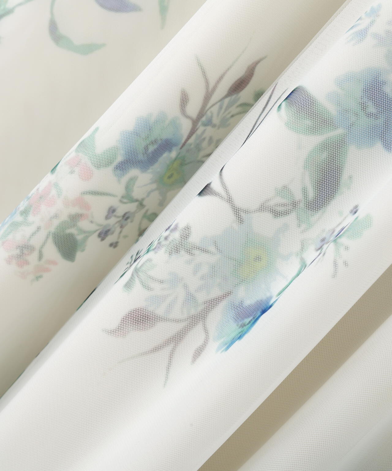 ＜加藤栞さん着用＞花柄チュールスカート