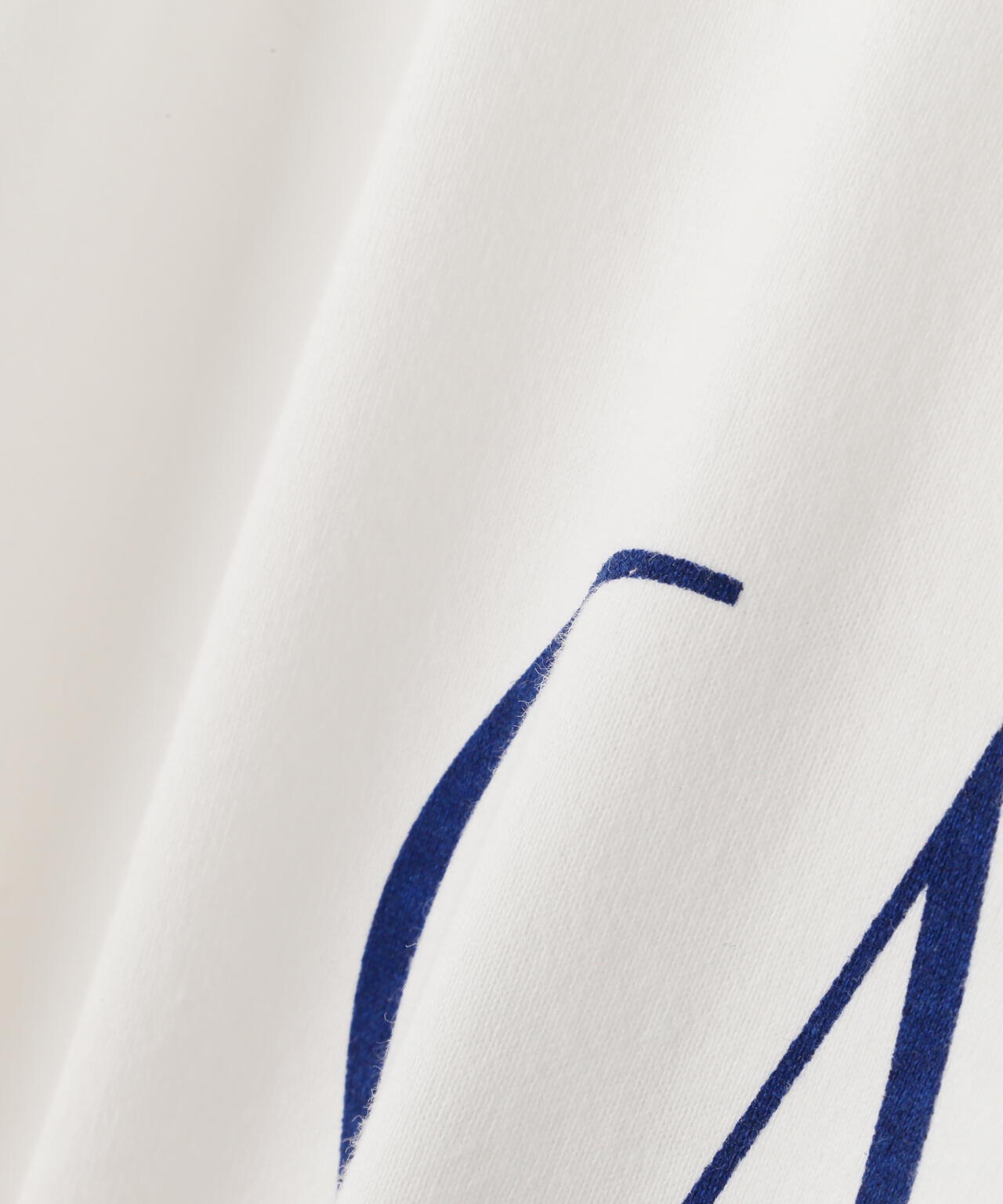 ＜加藤栞さん着用＞〈a/mie〉グラフィックTシャツ
