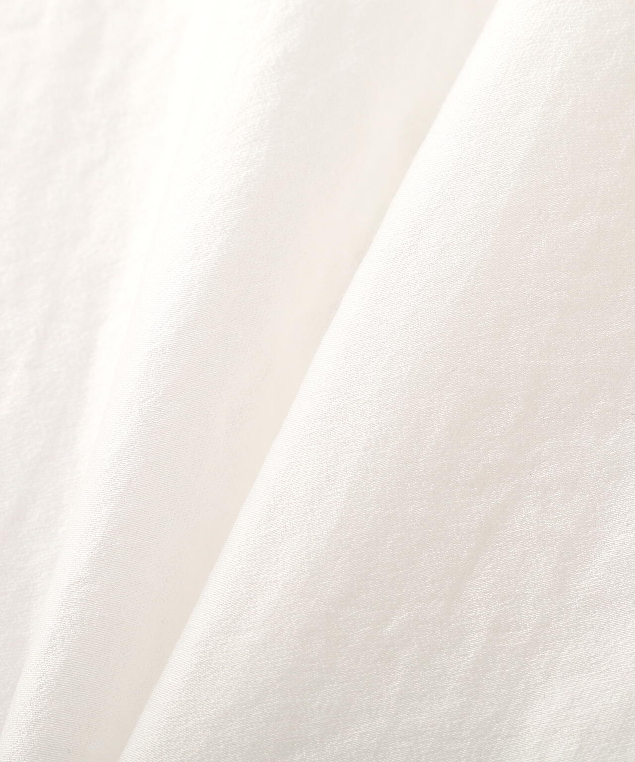 パール付きラッフルブラウス