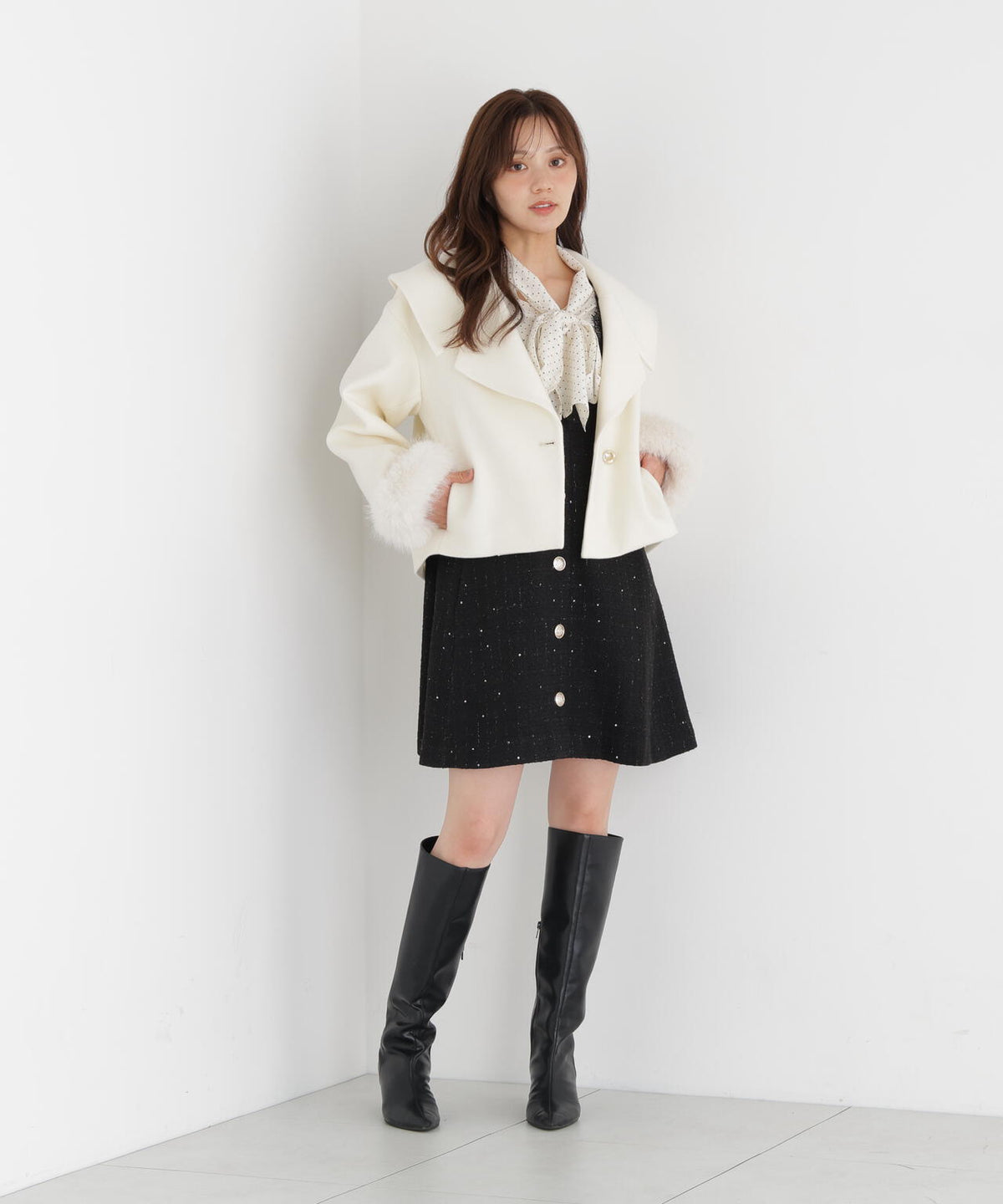 フェイクファー付きワイドカラーショートコート