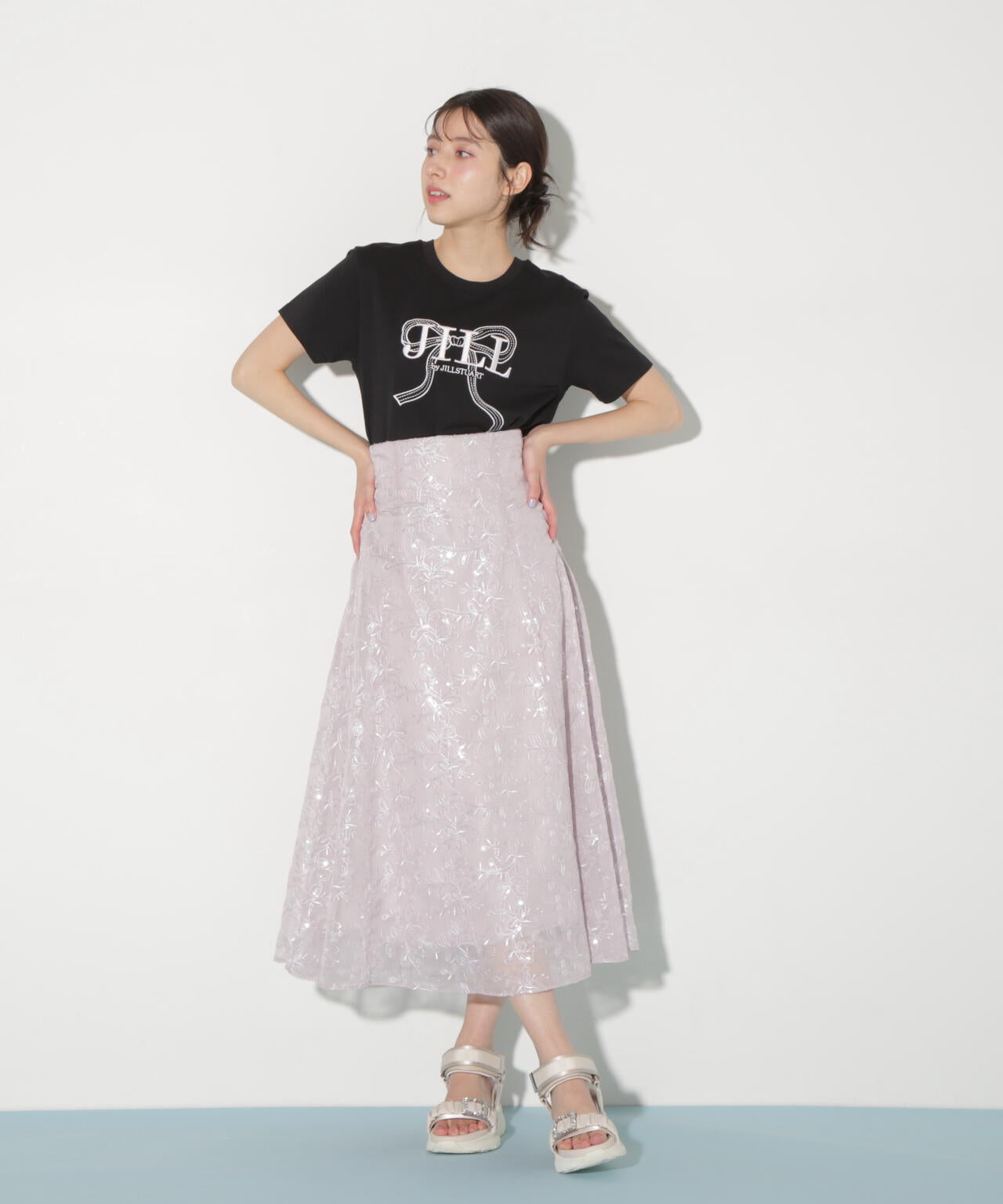 ビッグリボンロゴ刺繍Tシャツ