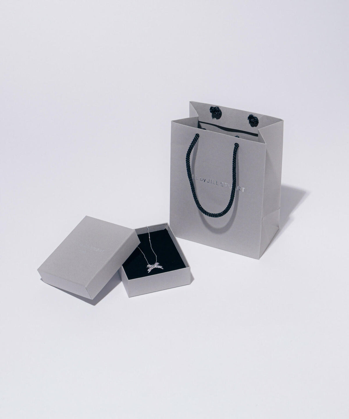 Cubic フラワーネックレス