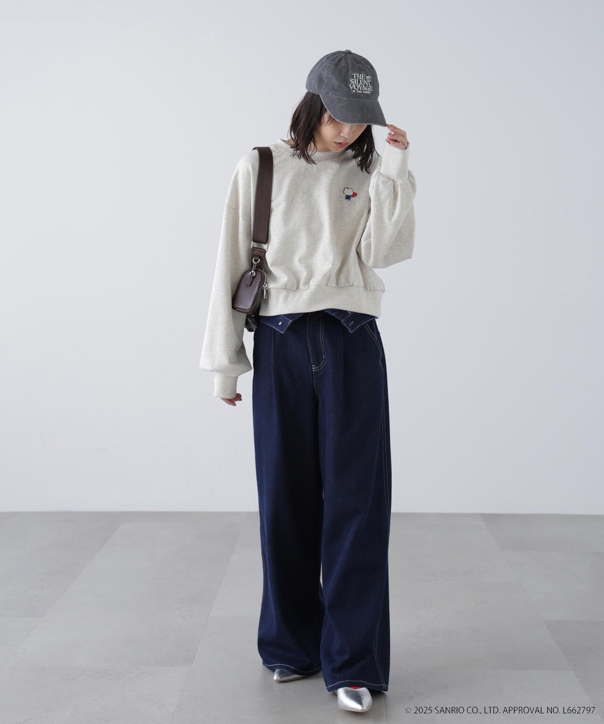 【HELLO KITTY】サンリオキャラクターズコラボ SHORT SWEAT ショートスウェット 胸KITTY×背面LOGO