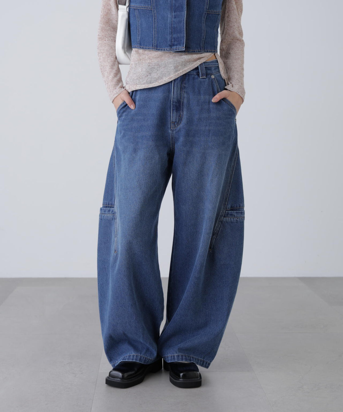 サイドポケットコクーンデニムパンツ