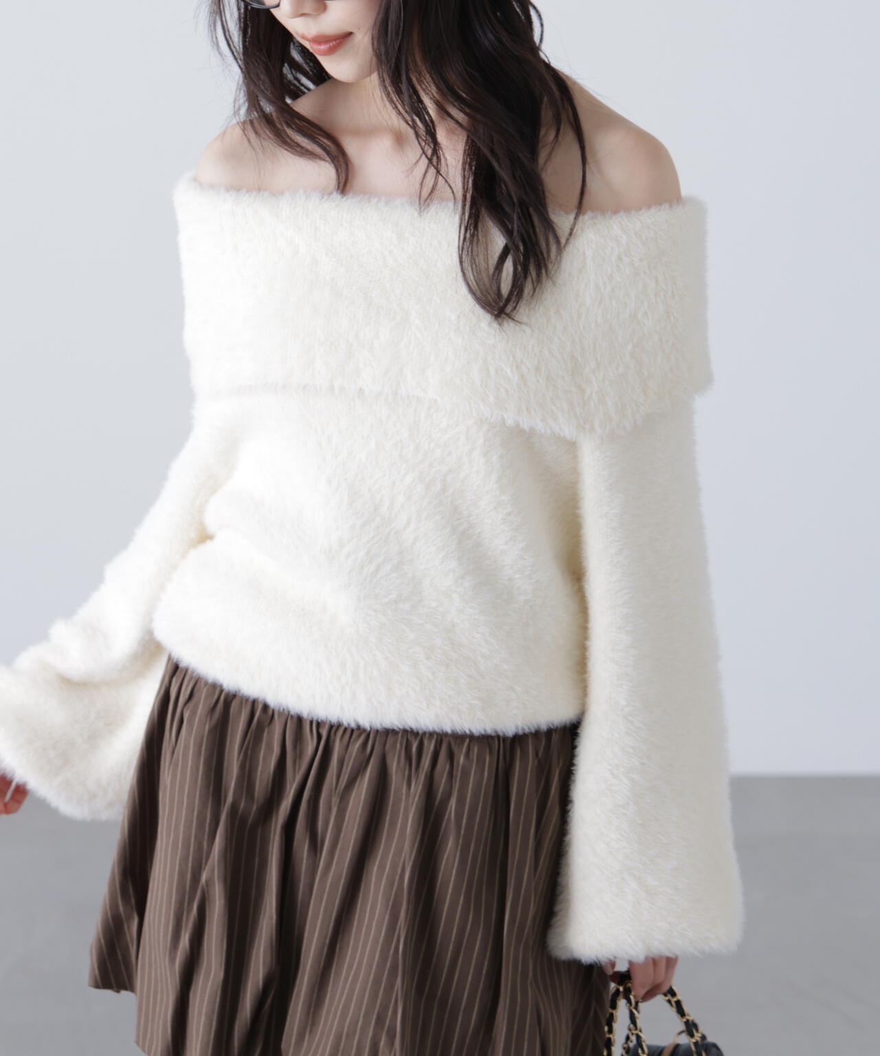 オフショルシャギーニット