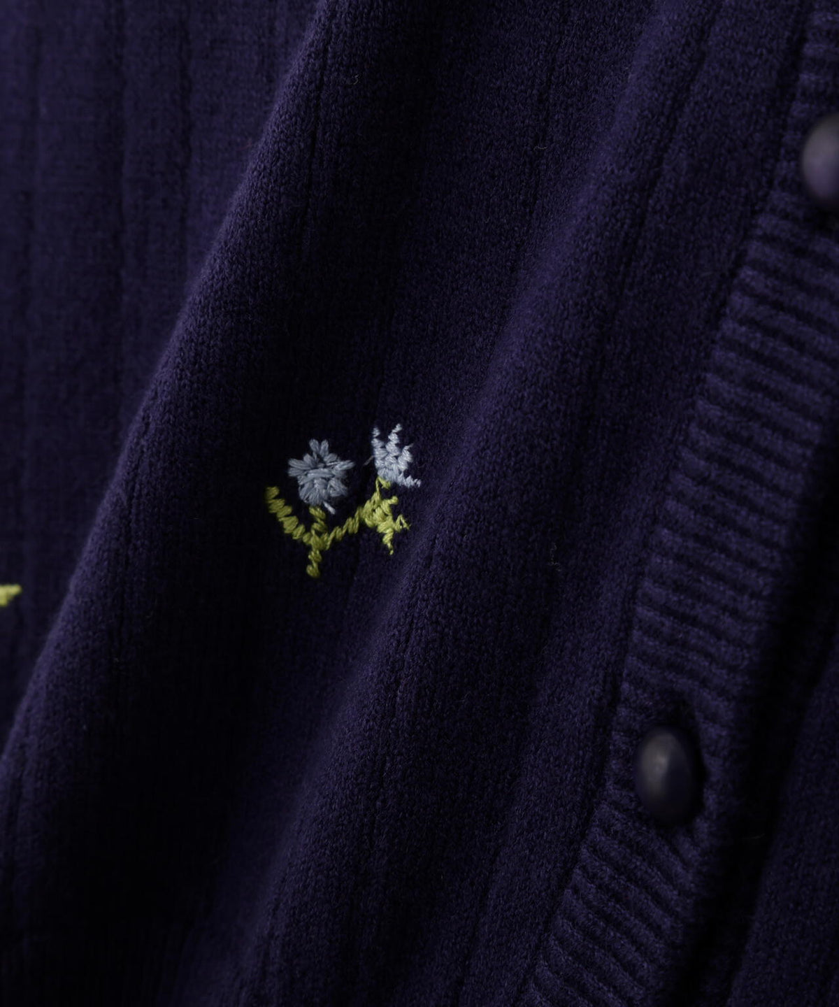 フラワー刺繍針抜きニットカーディガン