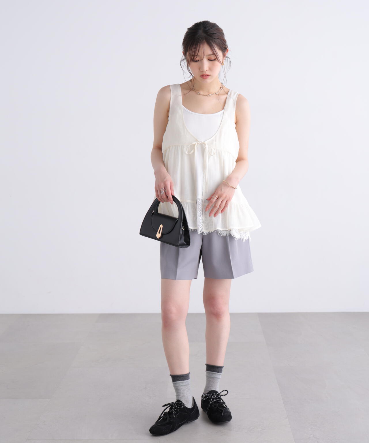 タックショートパンツ