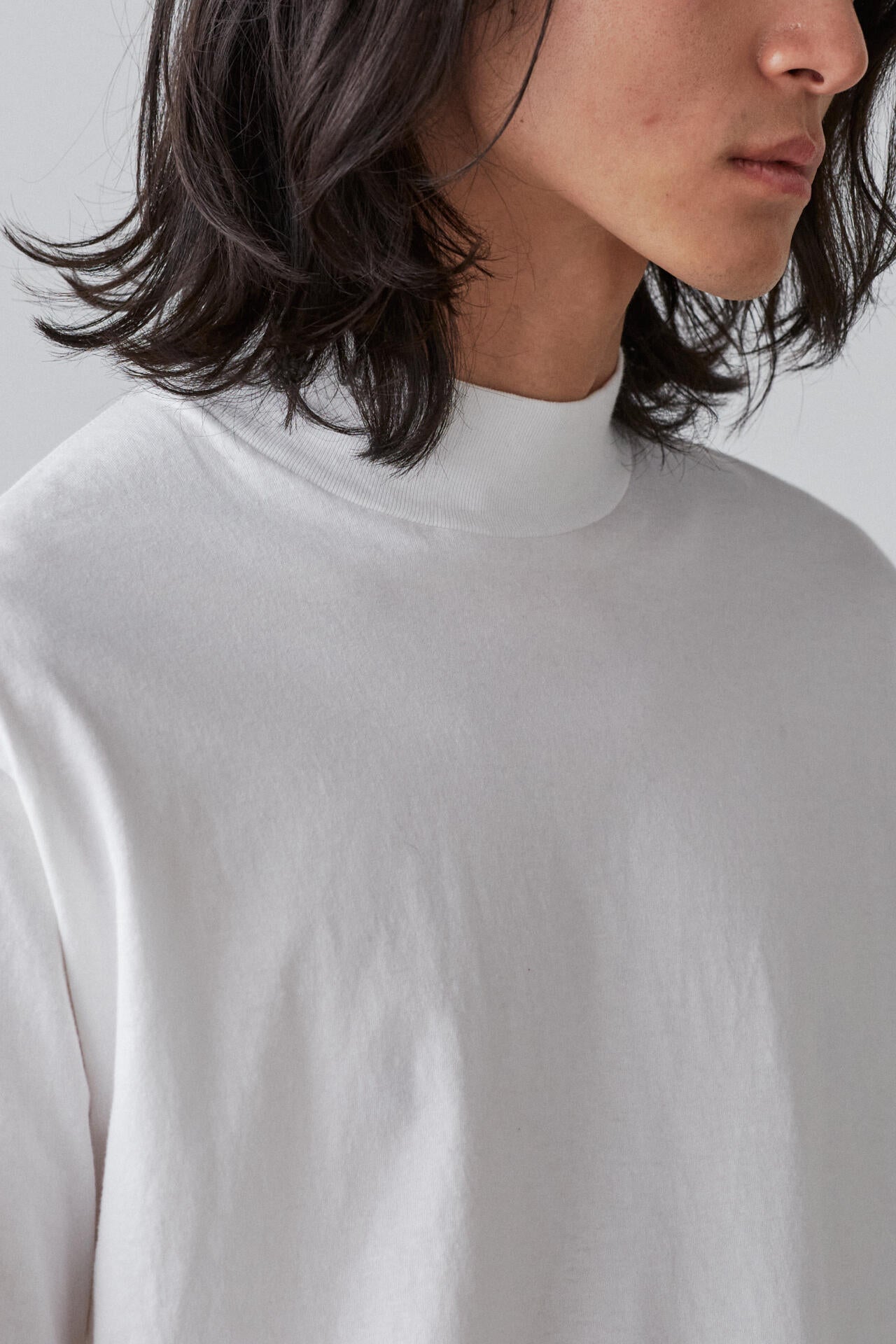 Y / ORGANIC COTTON JERSEY MOCK NECK LONG SLEEVE T‐SHIRT