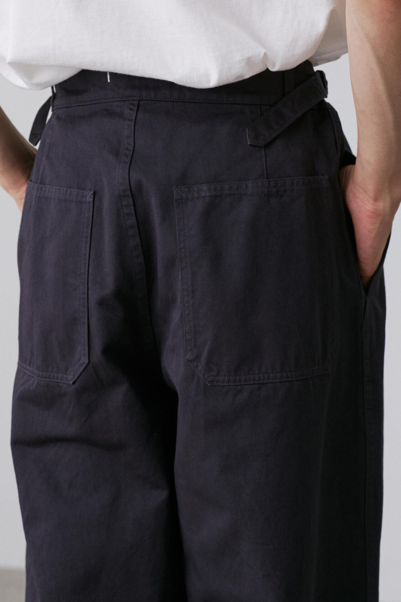 Ｙ / ORGANIC COTTON CHINO ADJUSTER TROUSERS