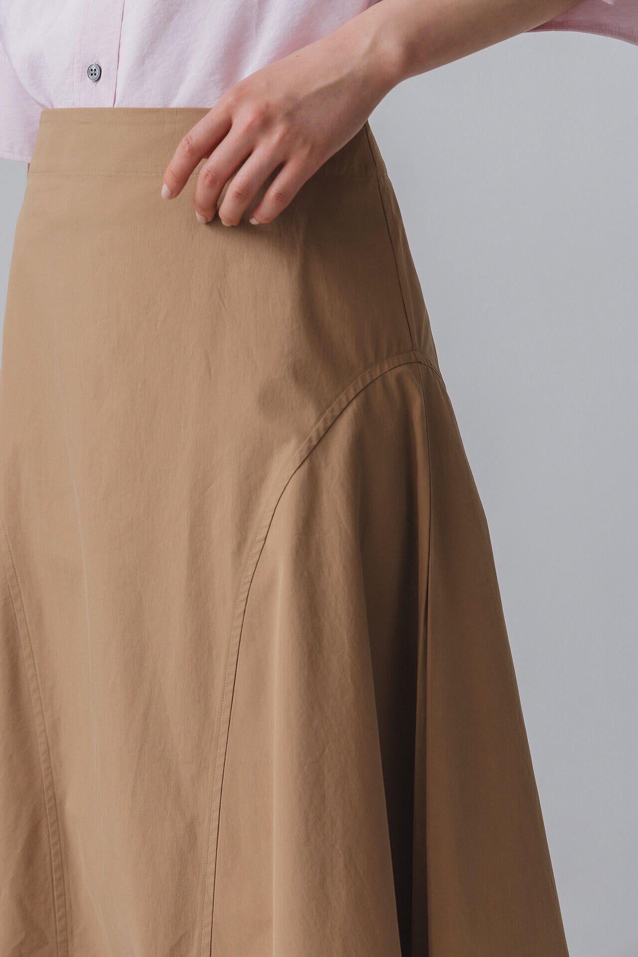 STUDIO NICHOLSON / POWDER COTTON SIDE PEPLUM SKIRT