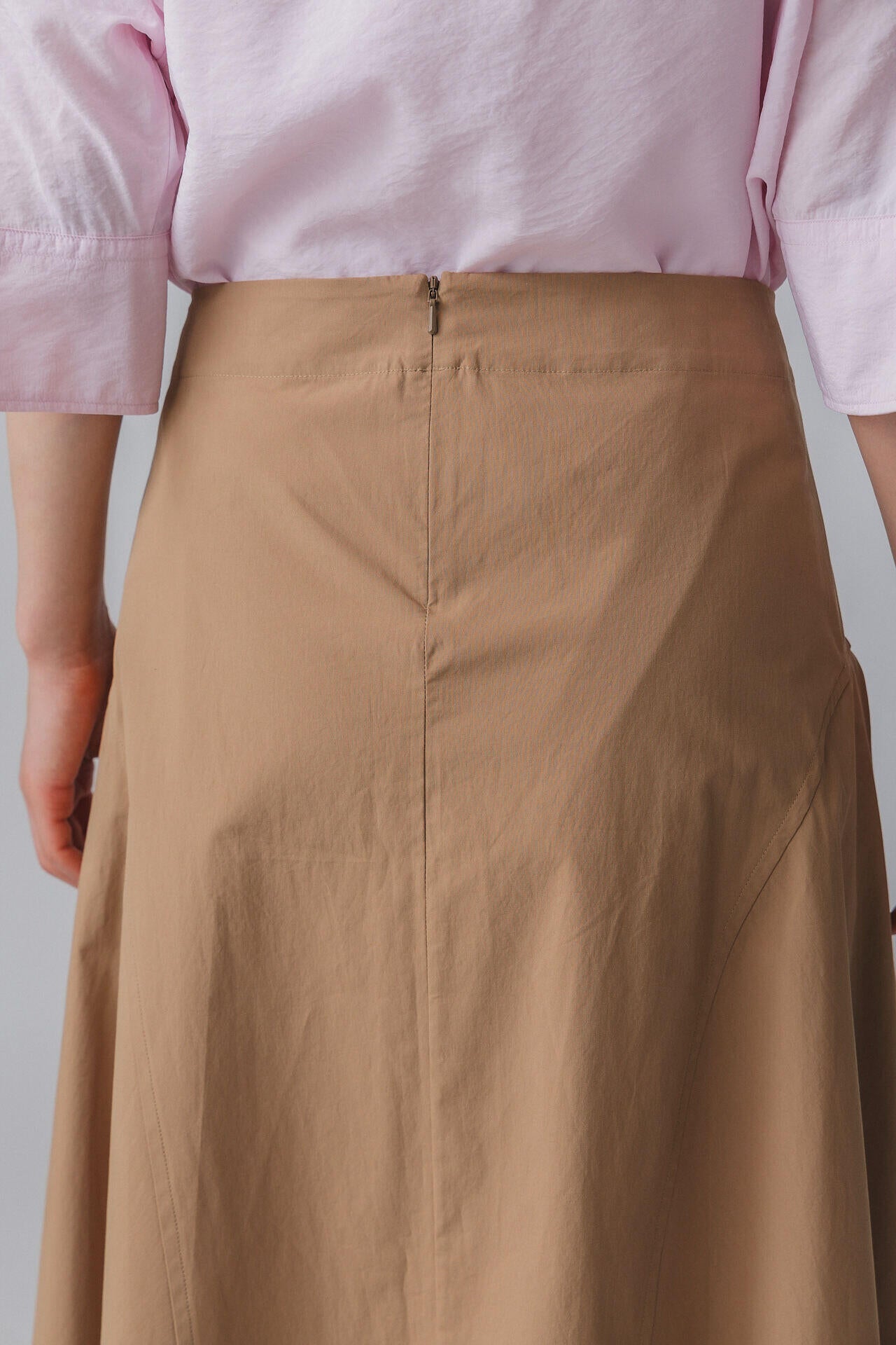 STUDIO NICHOLSON / POWDER COTTON SIDE PEPLUM SKIRT