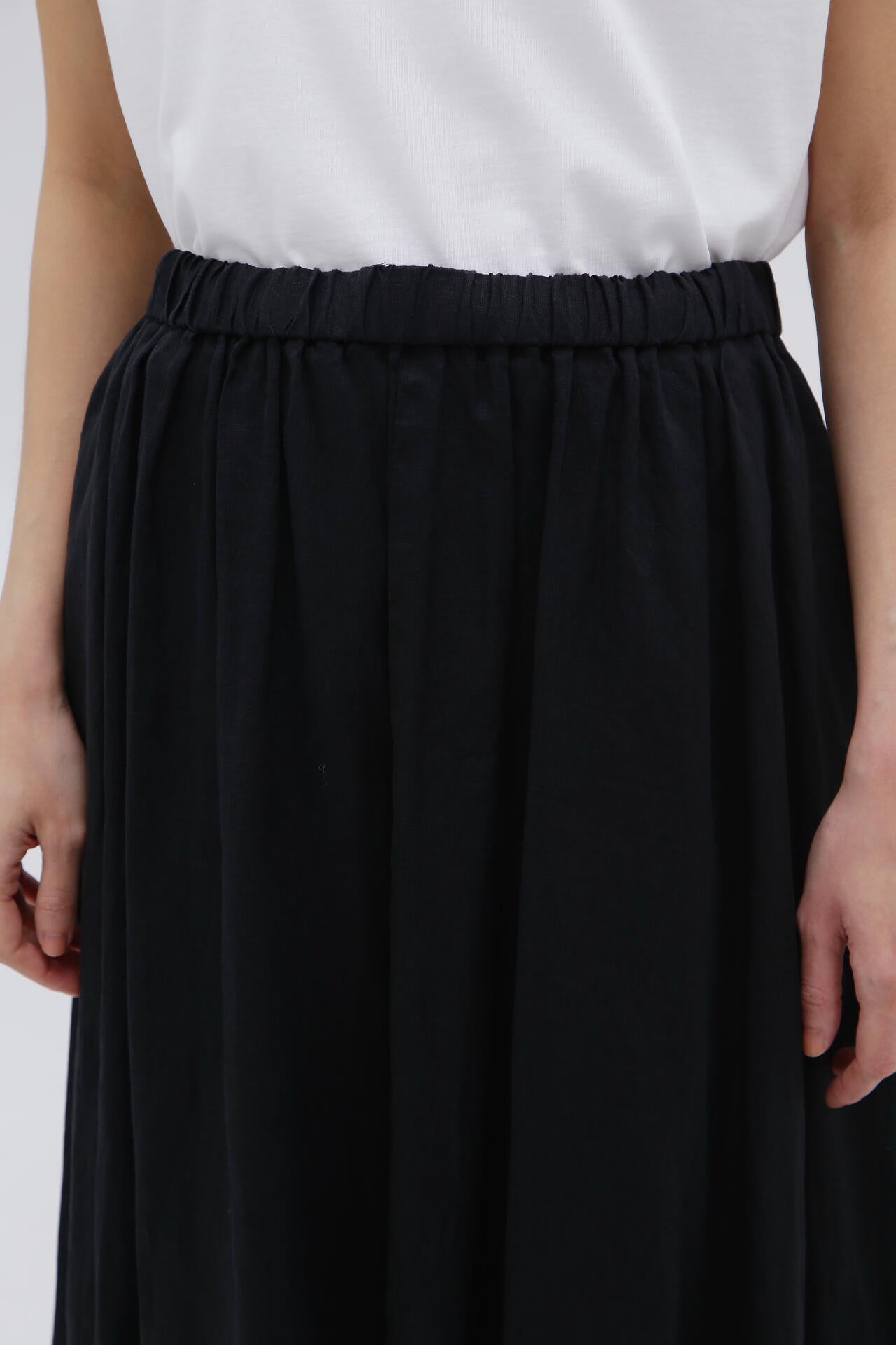 ATON / NATURAL DYED LINEN LAWN GATHERD SKIRT