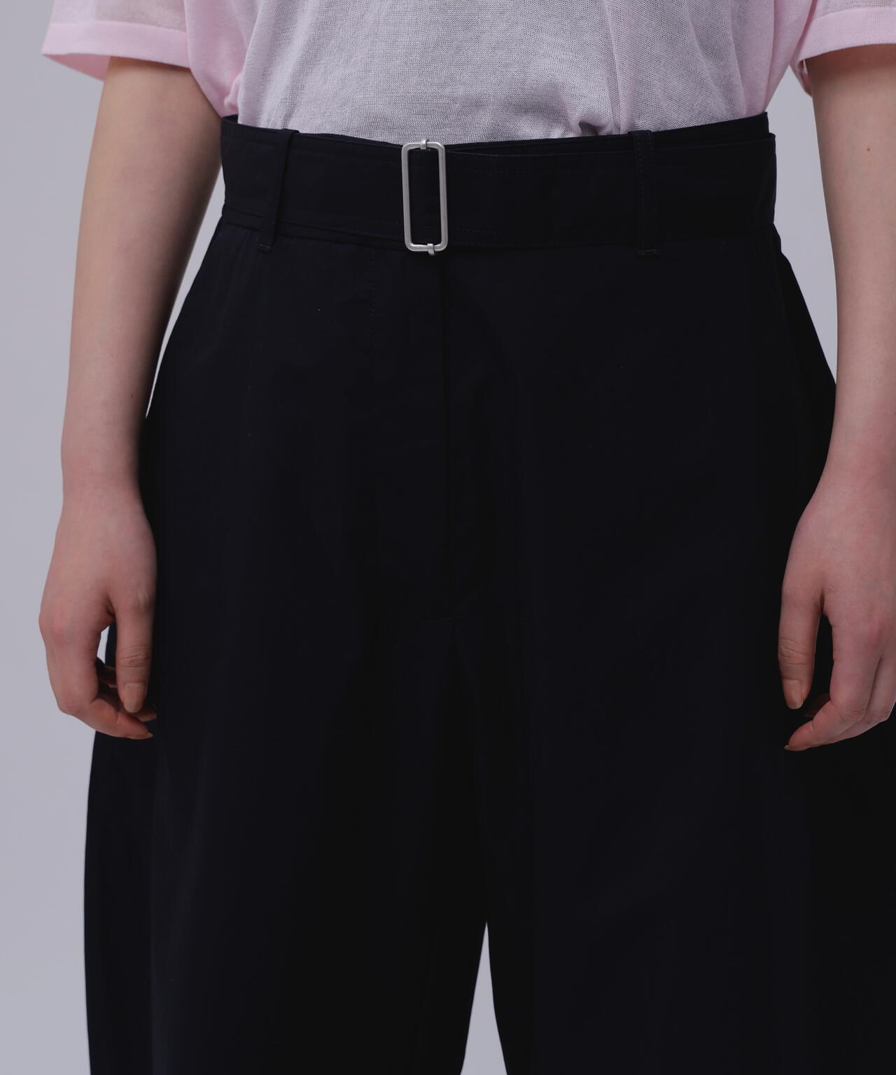 STUDIO NICHOLSON / LW NOISY COTTON BELTED ROUND LEG PANT