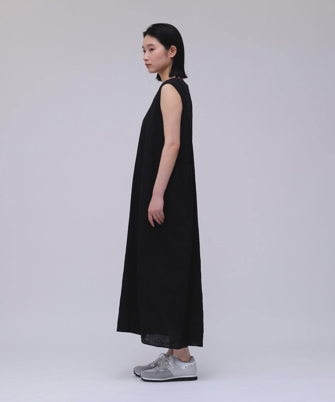 ATON / NATURAL DYED LINEN LAWN TUCKED DRESS