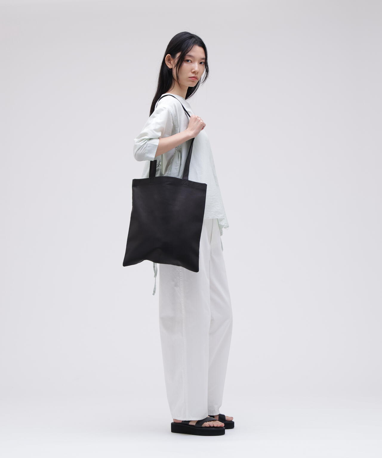 Aeta / DOUBLE FACED FLAT TOTE : M
