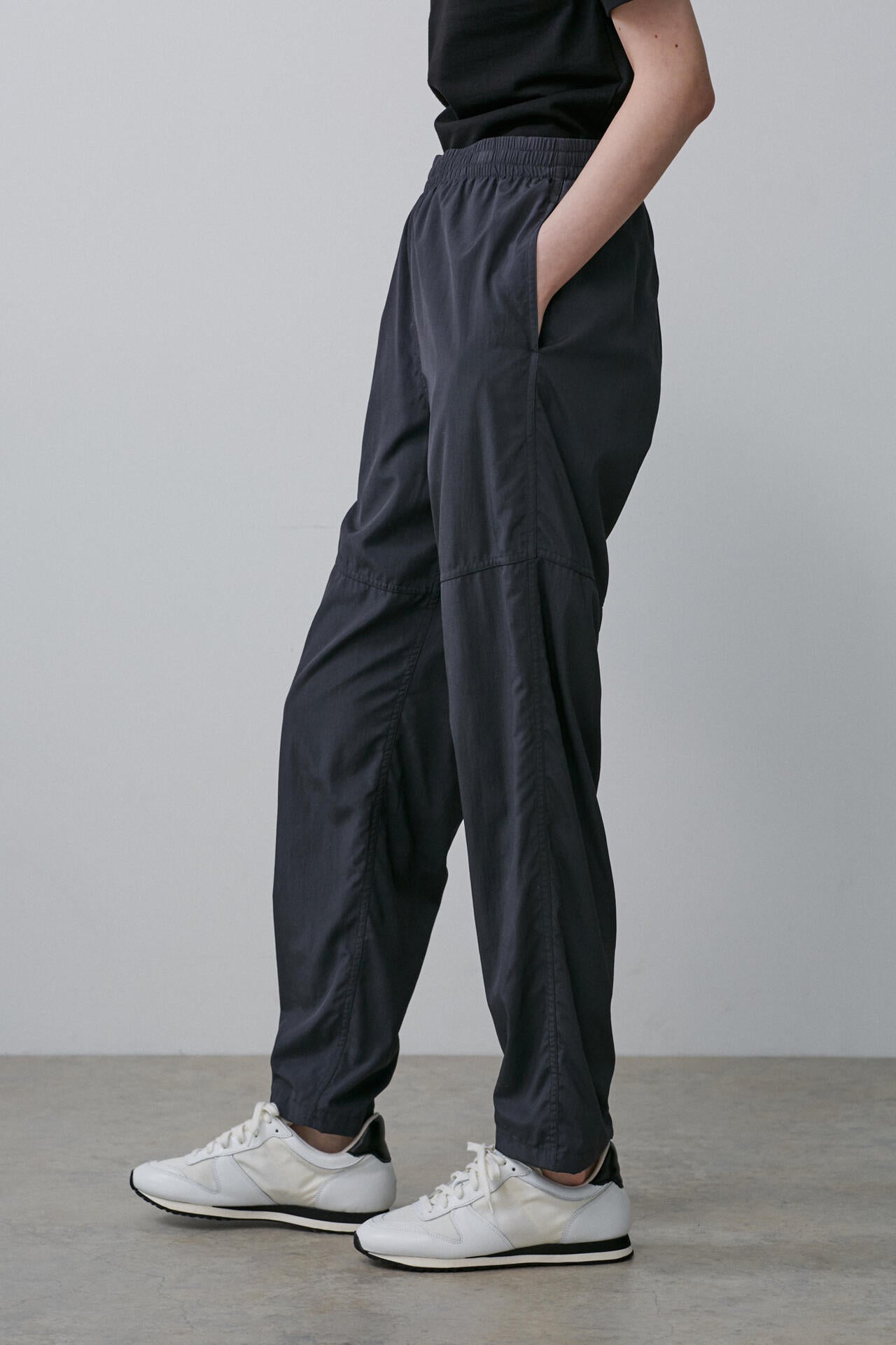 YLEVE / NYLON SILK JOGGER PT