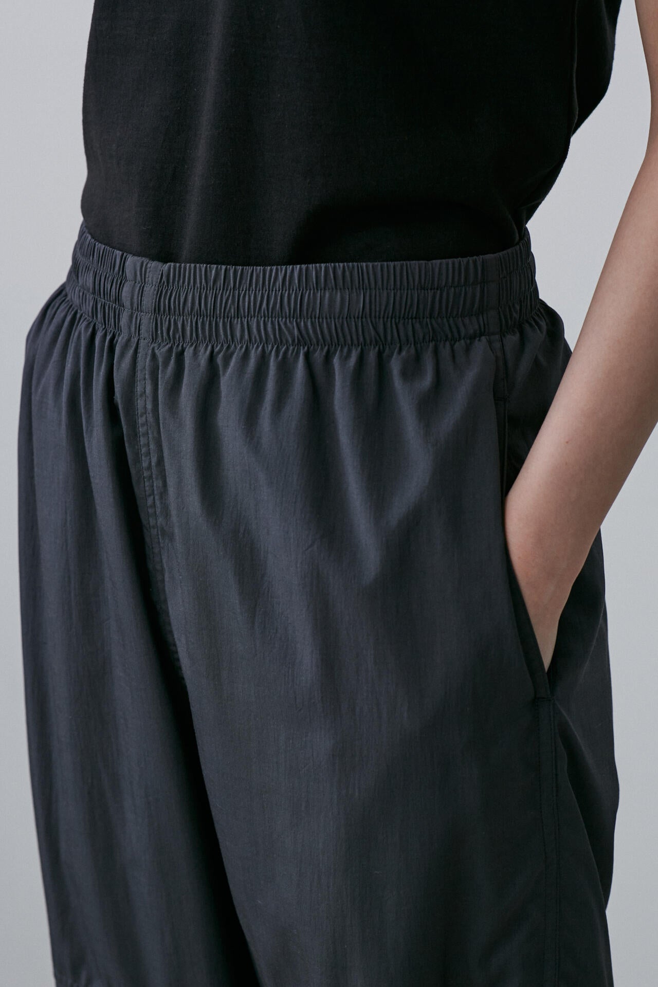 YLEVE / NYLON SILK JOGGER PT
