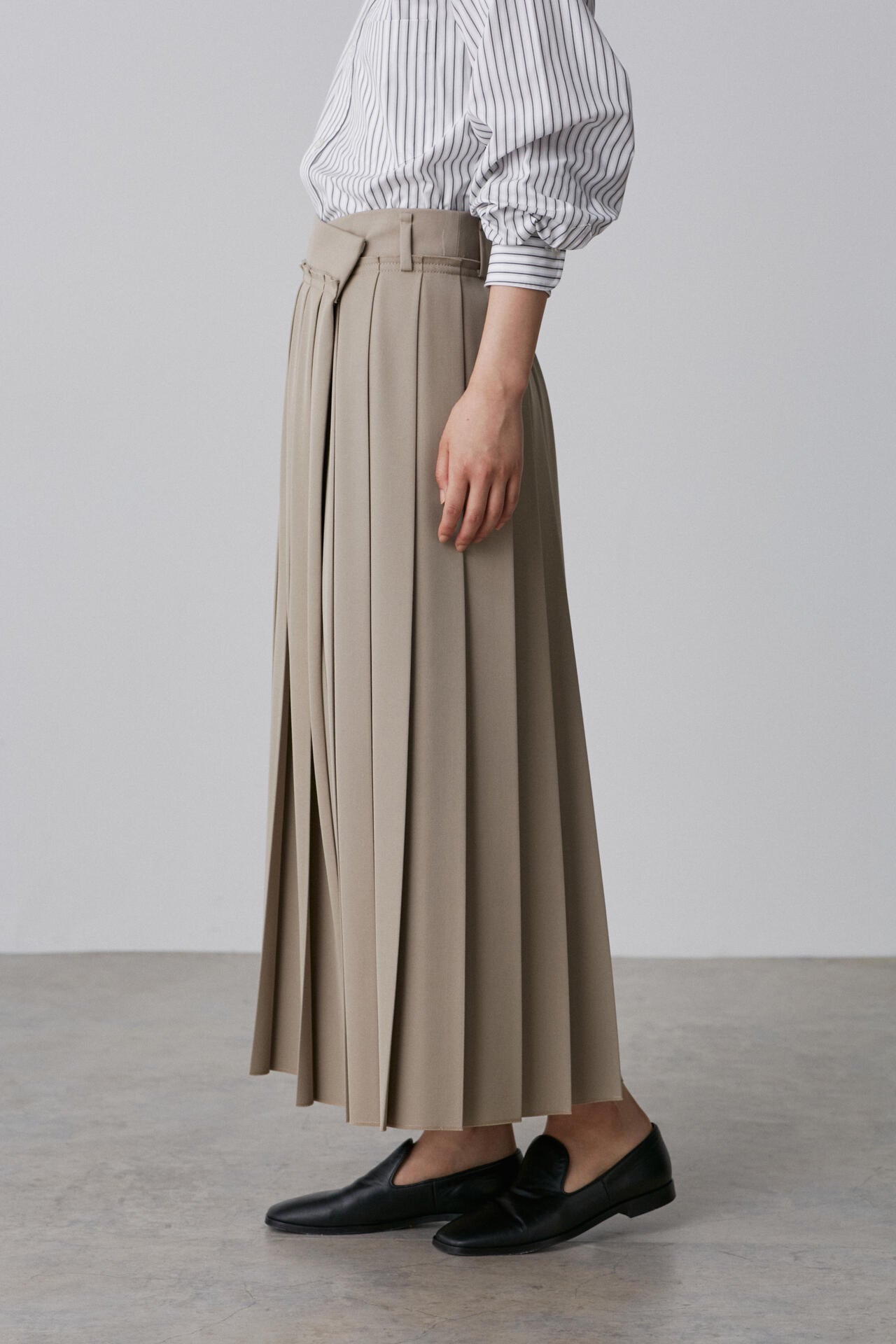 YLEVE / WOOL SURGE PLEATED  SKIRT