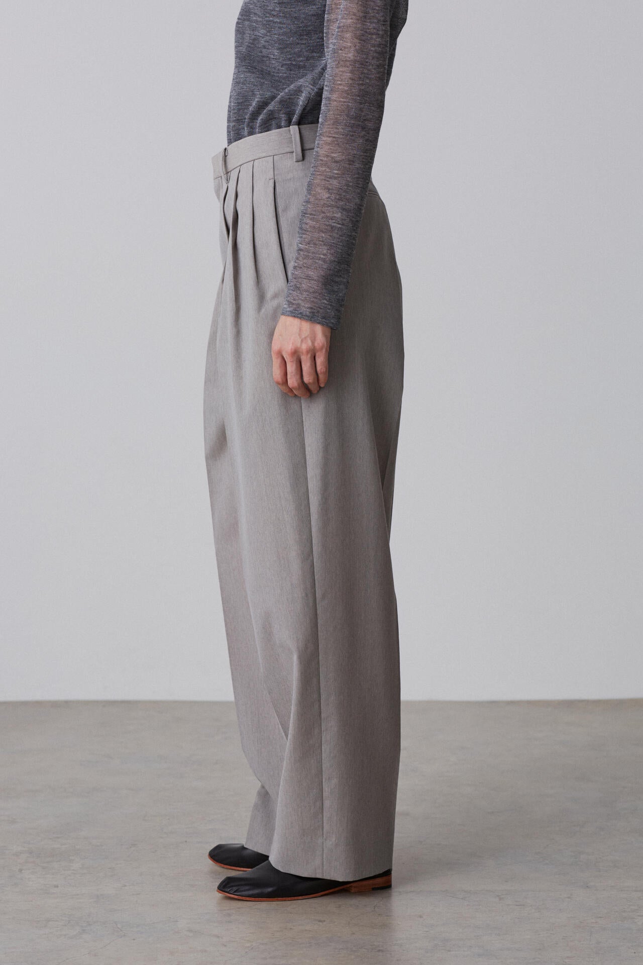 YLEVE / WOOL CHAMBRAY TROUSERS