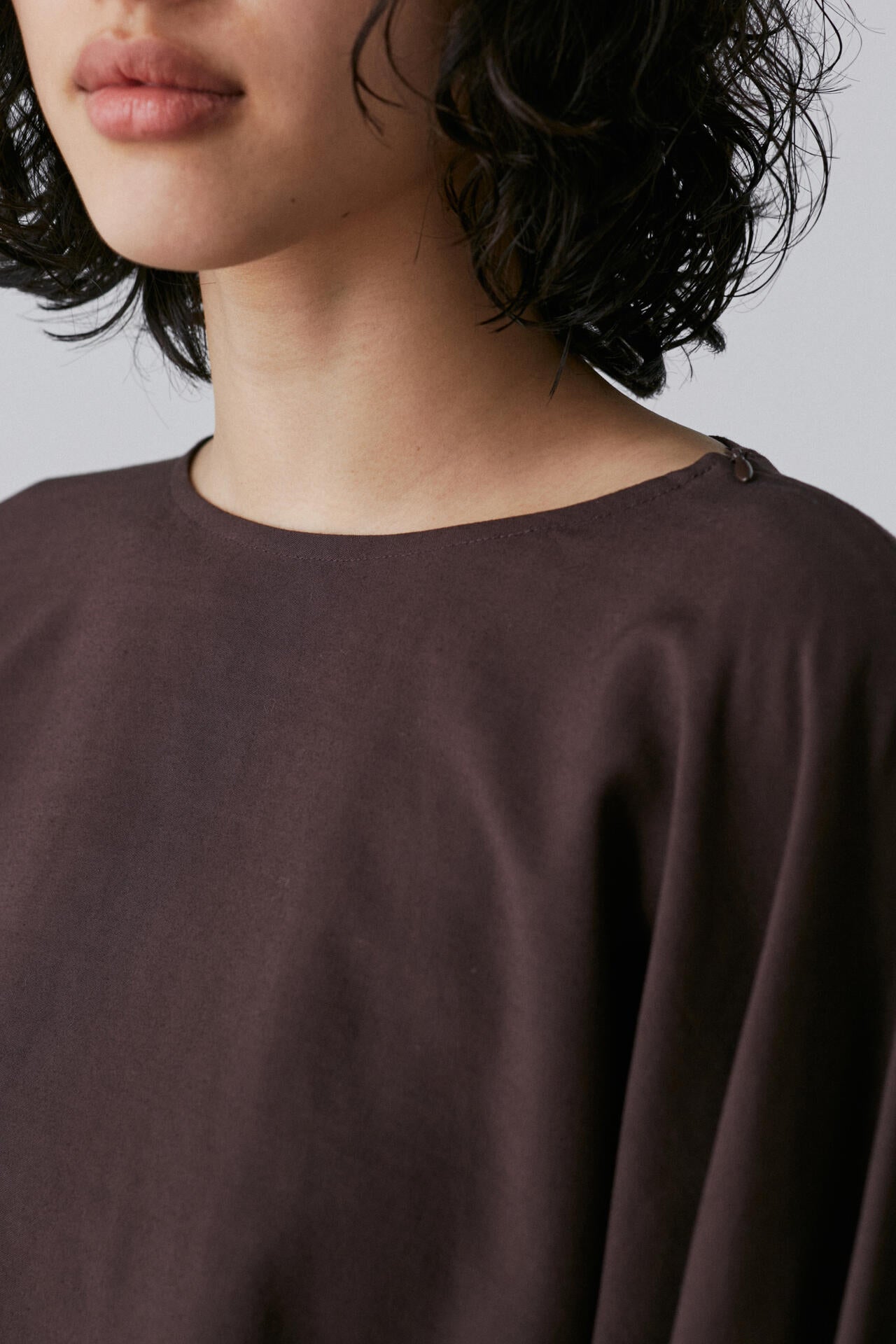 YLEVE / TENCEL PULL OVER BLOUSE