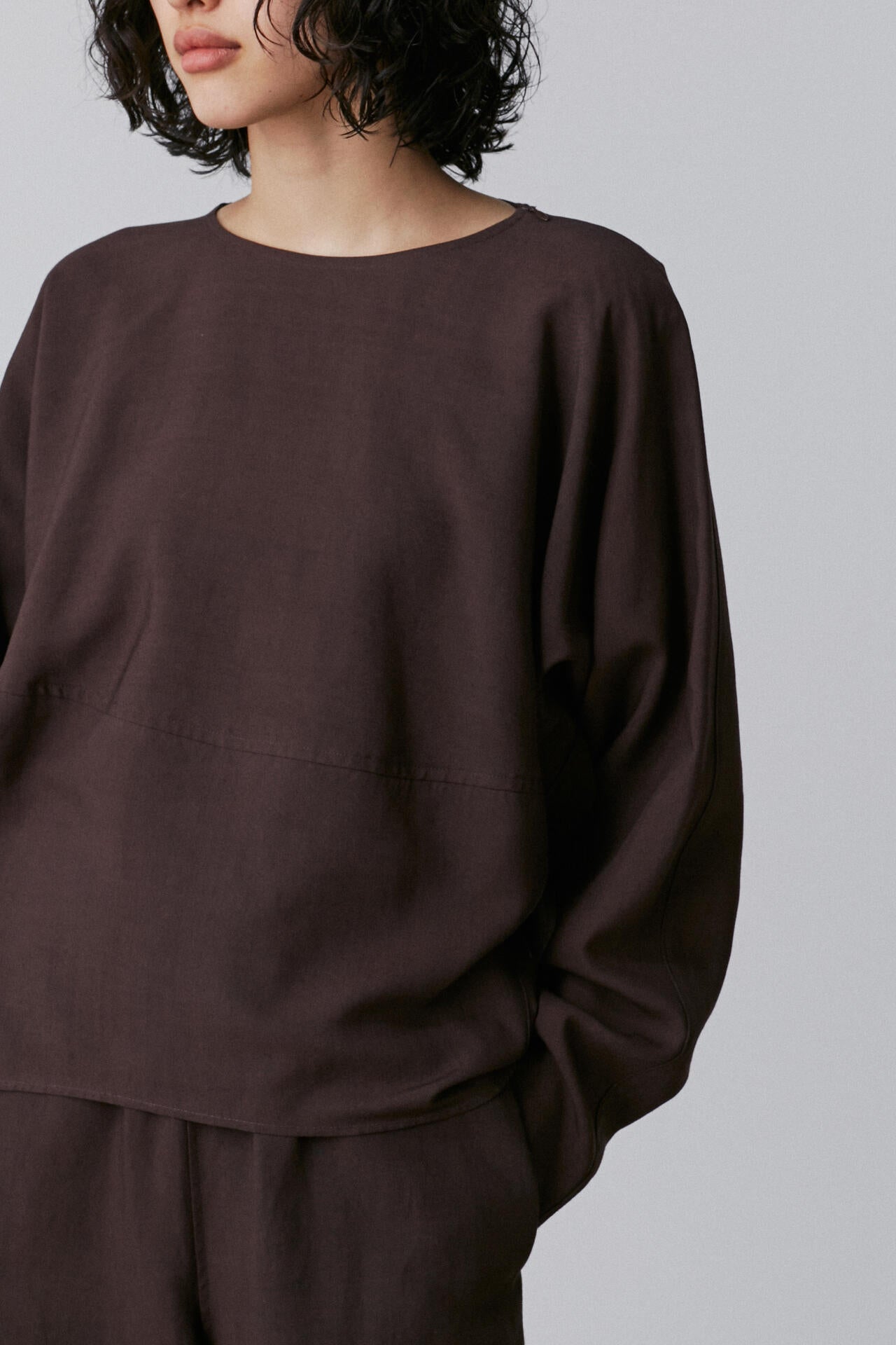 YLEVE / TENCEL PULL OVER BLOUSE