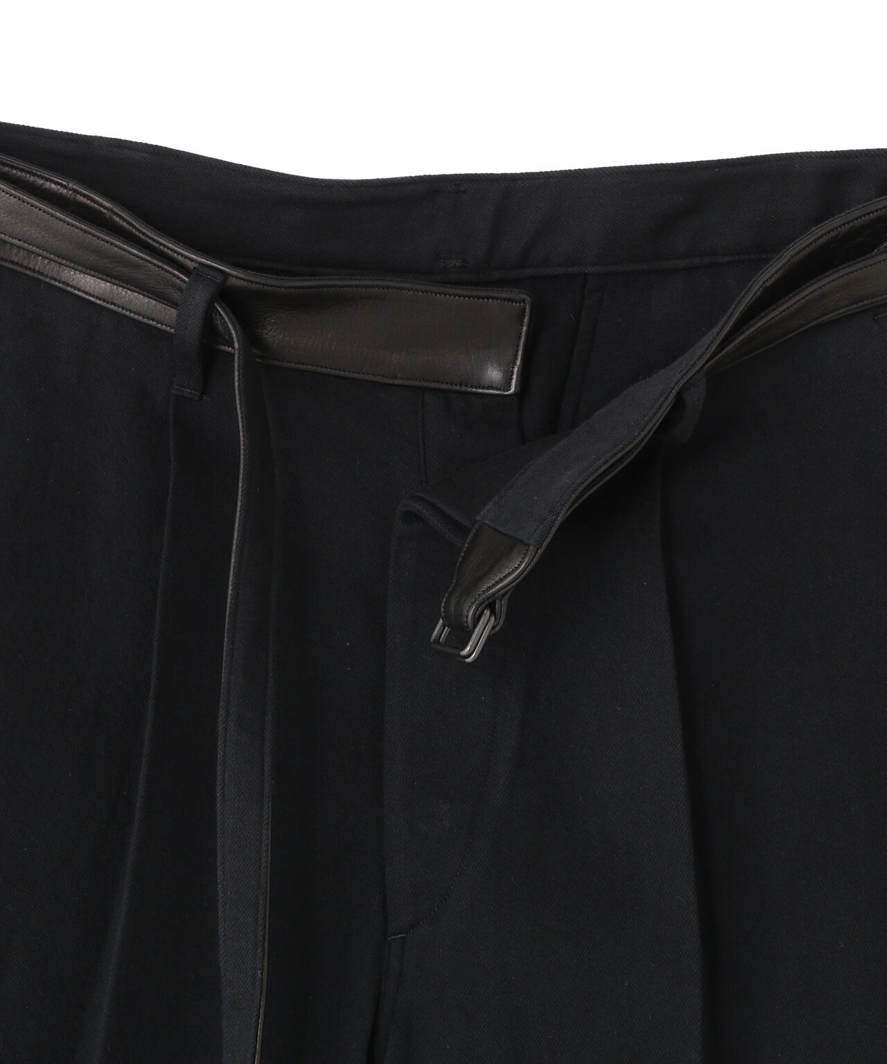 blurhms / DENIM-LEATHER BELTED TROUSERS MEN