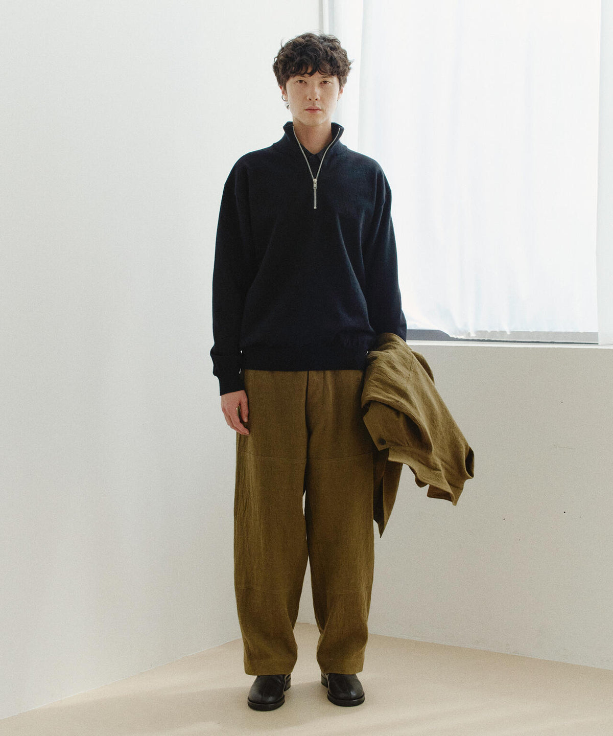 183cm C:90 W:76 H:90　着用サイズ：4