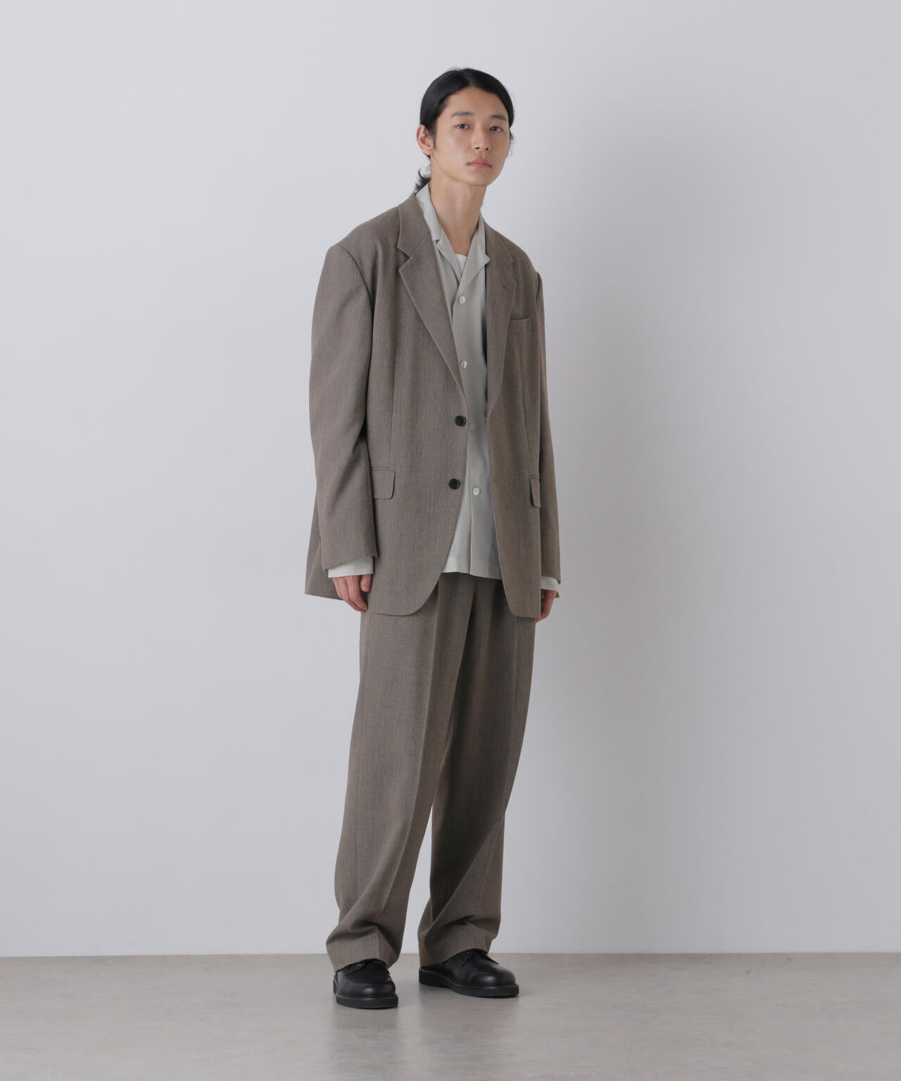 181cm C:84 W:70 H:91 着用サイズ：4