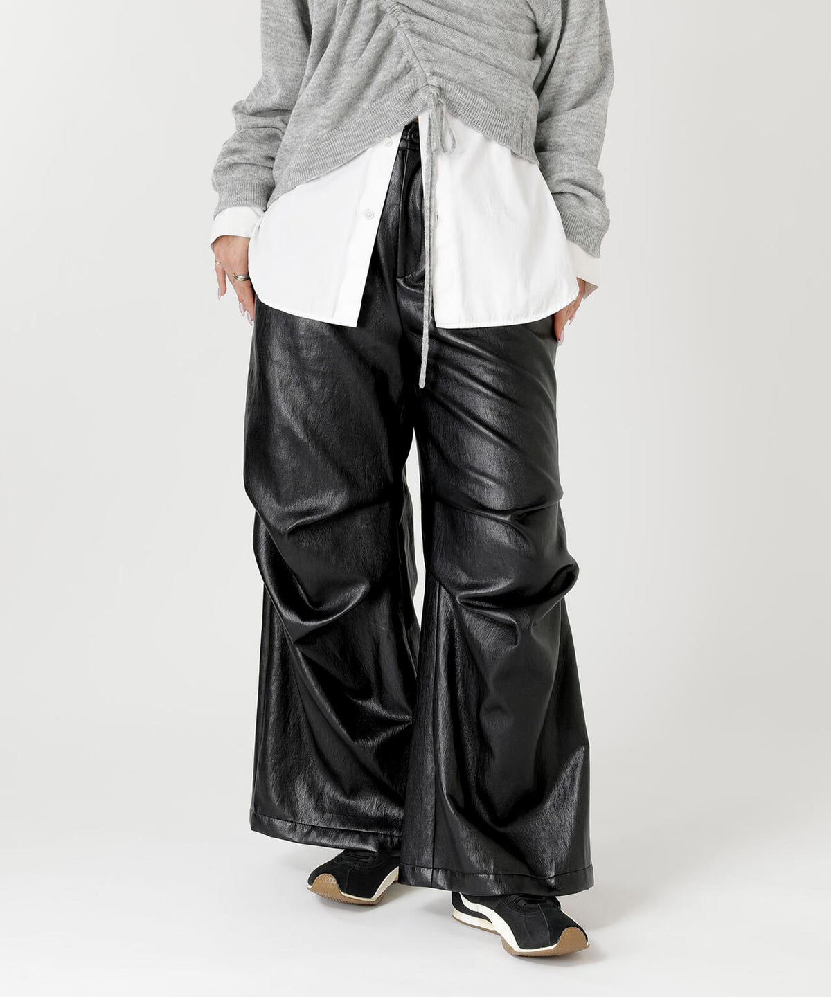 COATED WIDE TUCK PANTS