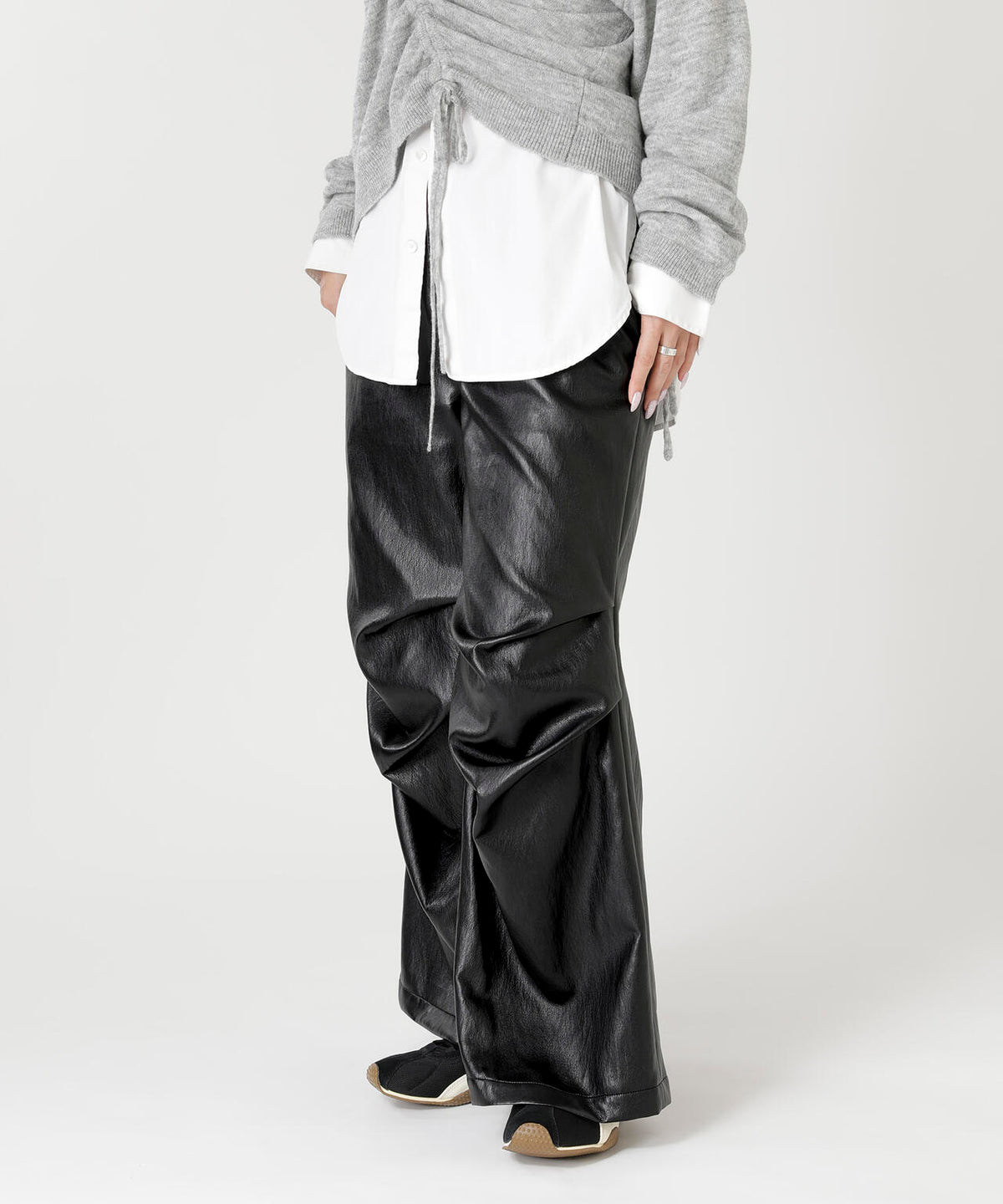 COATED WIDE TUCK PANTS