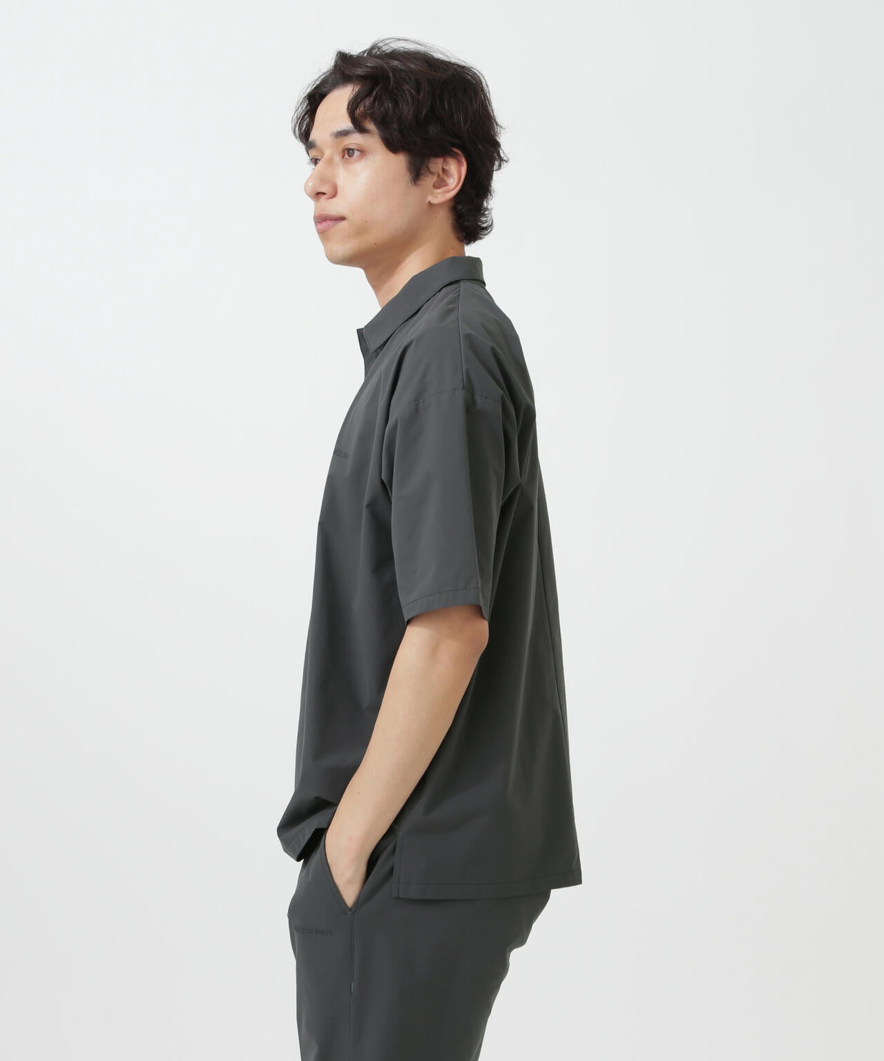 182cm C:84 W:71 H:89 着用サイズ：5