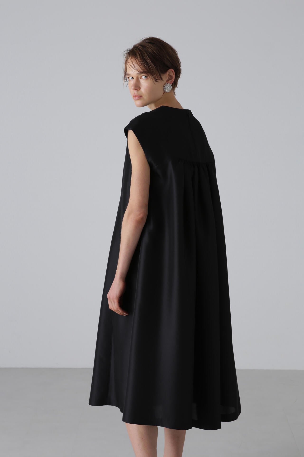 <BLACK LABEL>シルクタフタワンピース